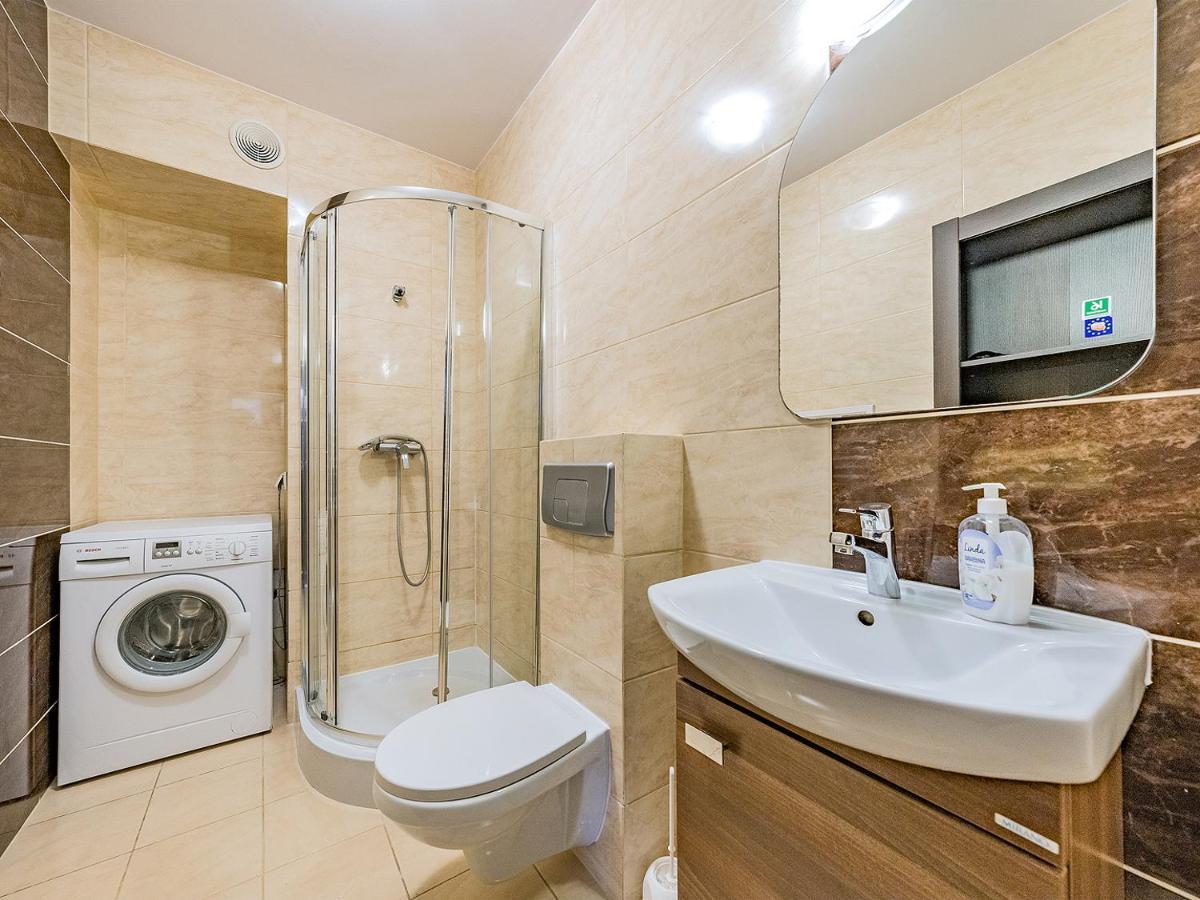 Apartament Z Balkonem I Bezplatnym Parkingiem غدانسك المظهر الخارجي الصورة